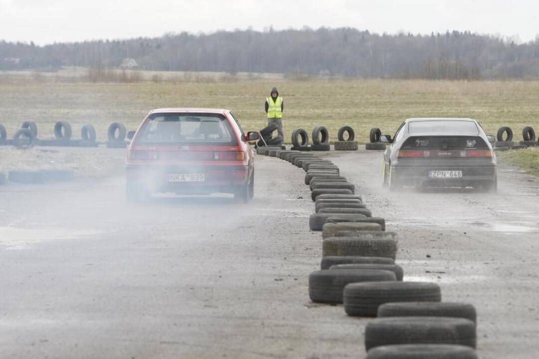 Veiviržėnuose pavasarį budino slalomas  