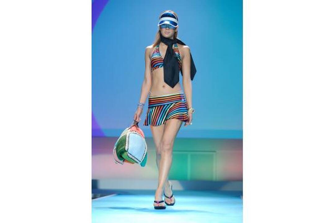 Maudymosi kostiumėliai: frako modelio ar bikinis?