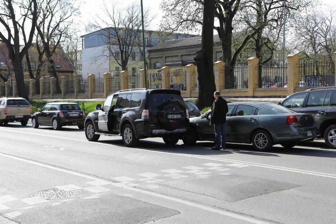 Uostamiesčio centre džipas susidūrė su „Mitsubishi Galant“