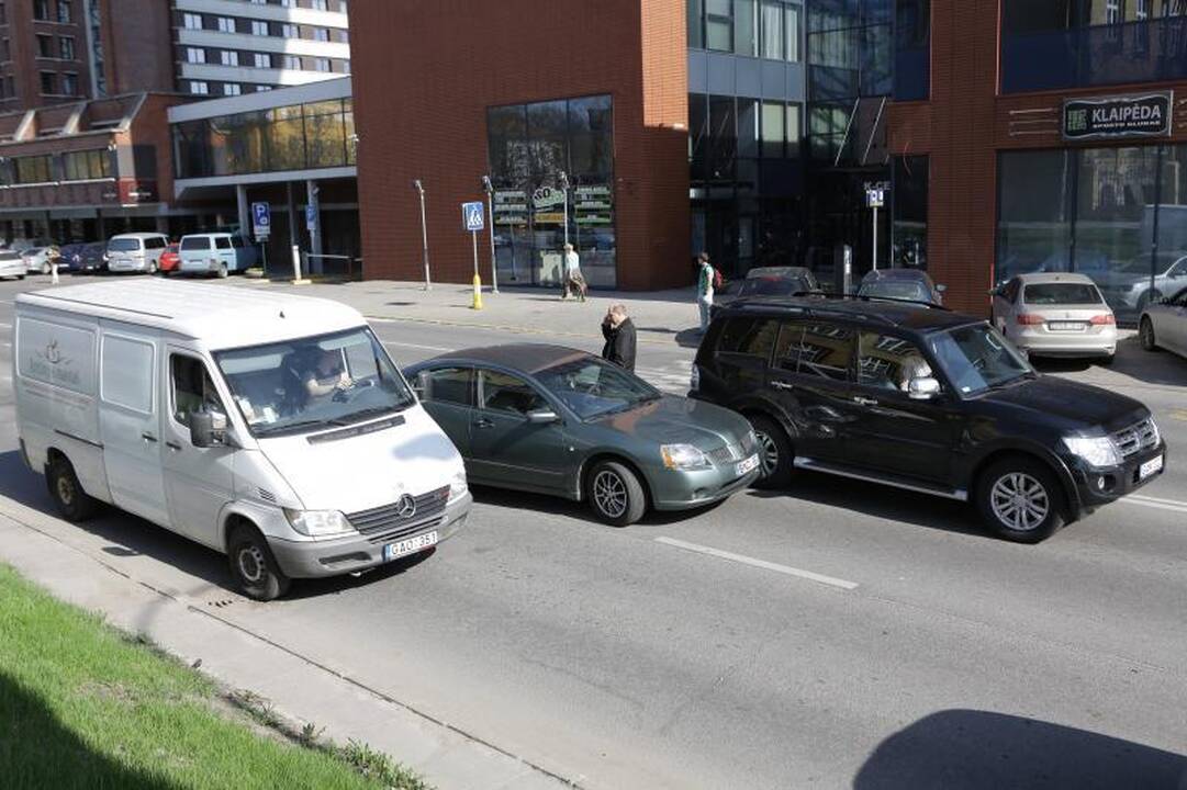 Uostamiesčio centre džipas susidūrė su „Mitsubishi Galant“