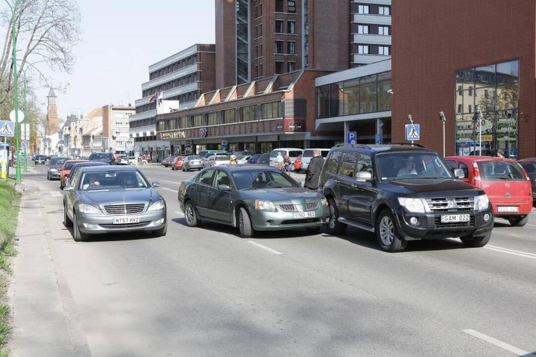 Uostamiesčio centre džipas susidūrė su „Mitsubishi Galant“