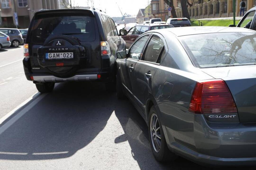 Uostamiesčio centre džipas susidūrė su „Mitsubishi Galant“
