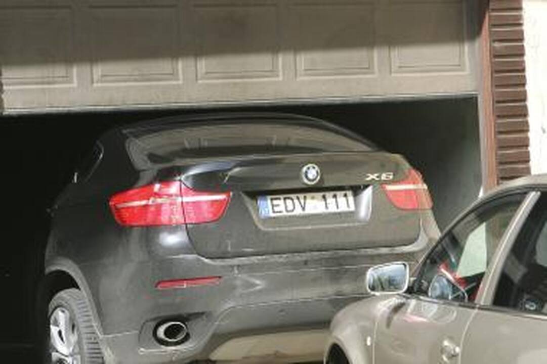 Garliavoje apšaudytas prašmatnus BMW