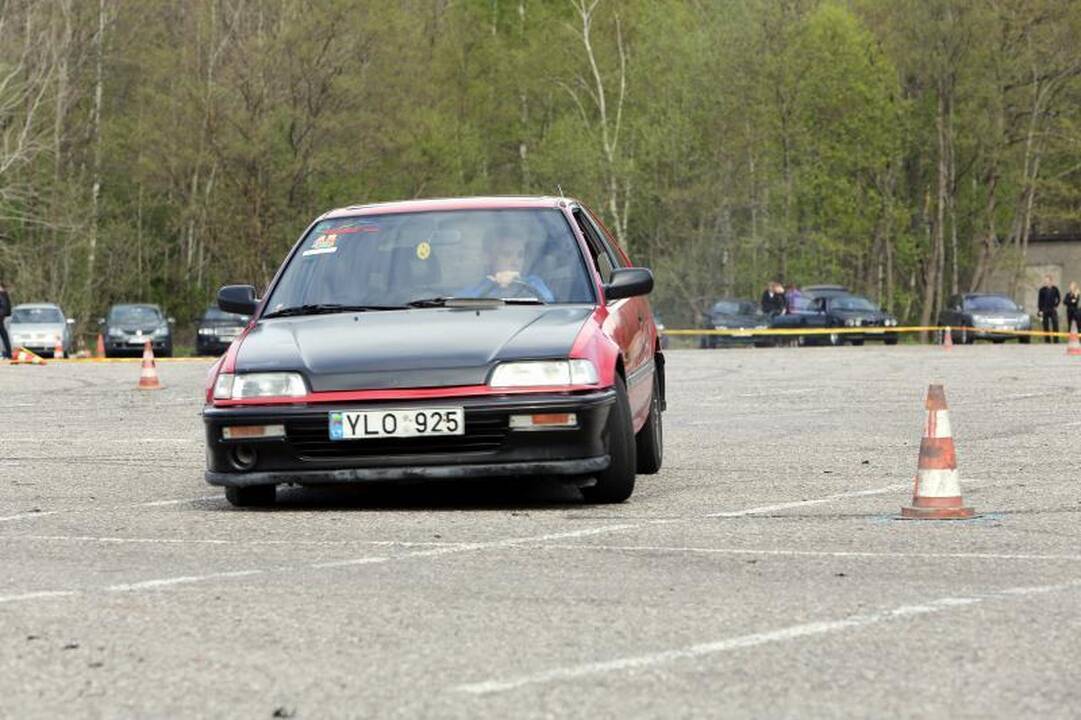 Senovinių mašinų varžybose laimėjo visi, kurie užsikūrė