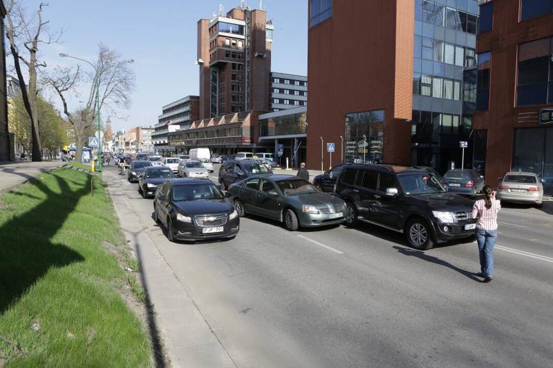 Uostamiesčio centre džipas susidūrė su „Mitsubishi Galant“