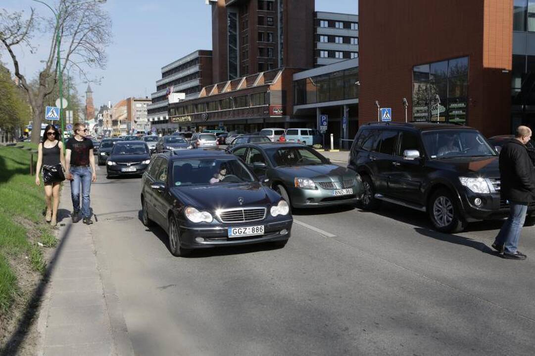 Uostamiesčio centre džipas susidūrė su „Mitsubishi Galant“
