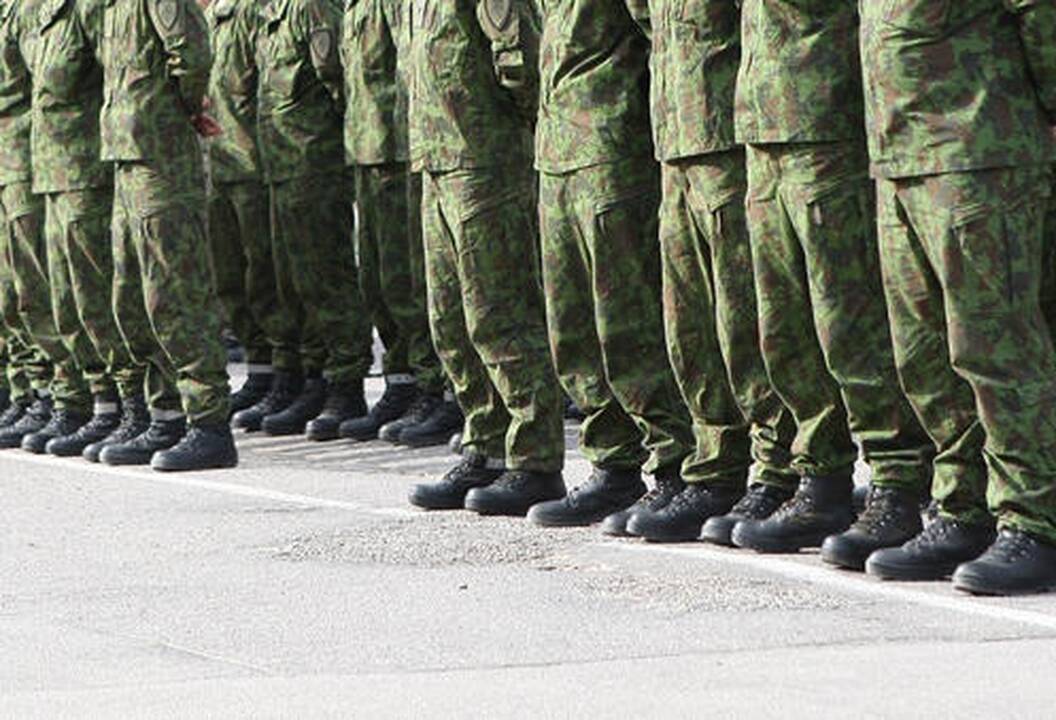 Paslaptinga kario mirtis: 21 metų savanoris rastas negyvas šalia kelio