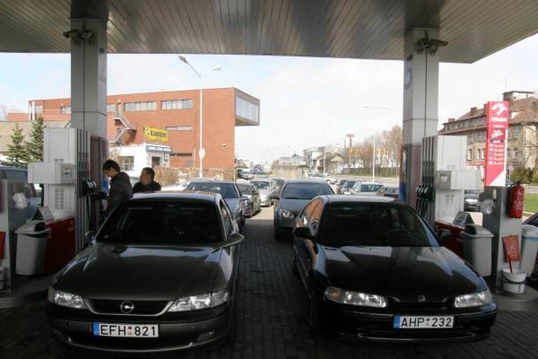 Protestuojančių vairuotojų kolona nusidriekė Klaipėdos gatvėmis