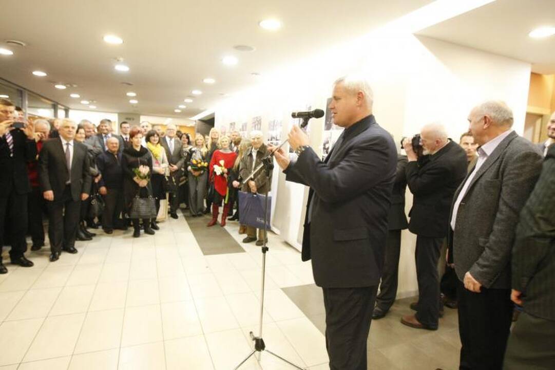 S. Jokužio fotografijų parodos atidaryme - užuominos apie ordiną