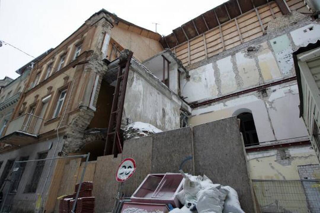 Šiaulių g. nugriuvusi namo dalis bus atstatyta iki gruodžio (papildyta 16.36 val.)