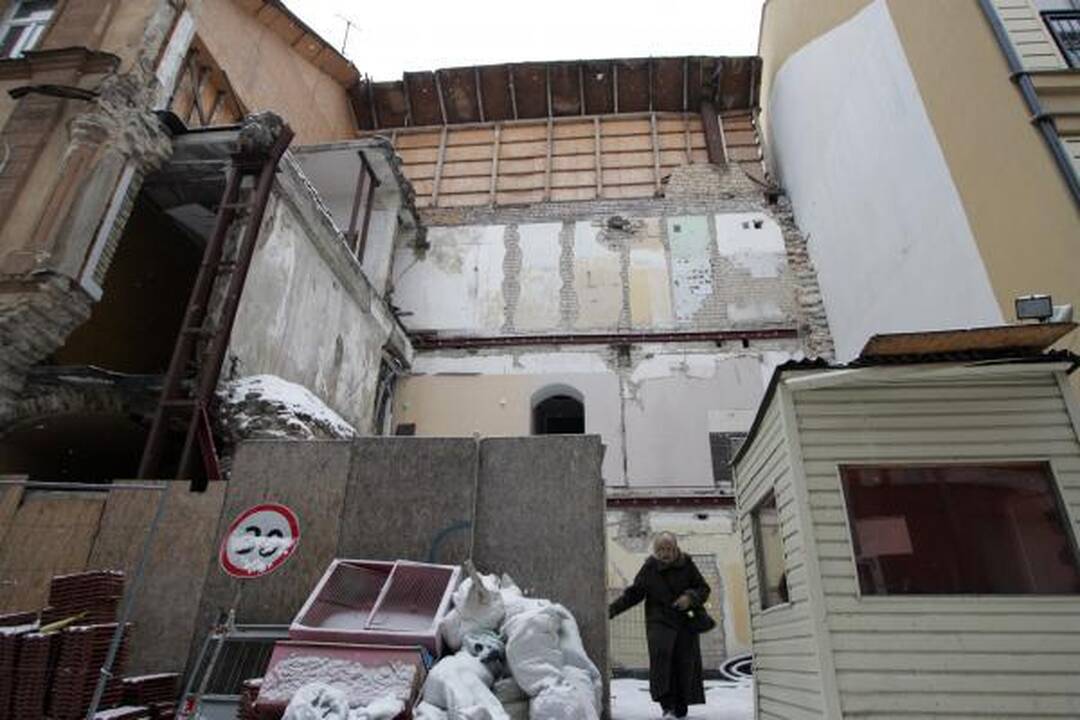 Šiaulių g. nugriuvusi namo dalis bus atstatyta iki gruodžio (papildyta 16.36 val.)