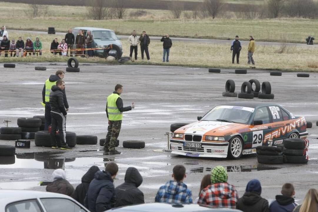 Veiviržėnuose pavasarį budino slalomas  