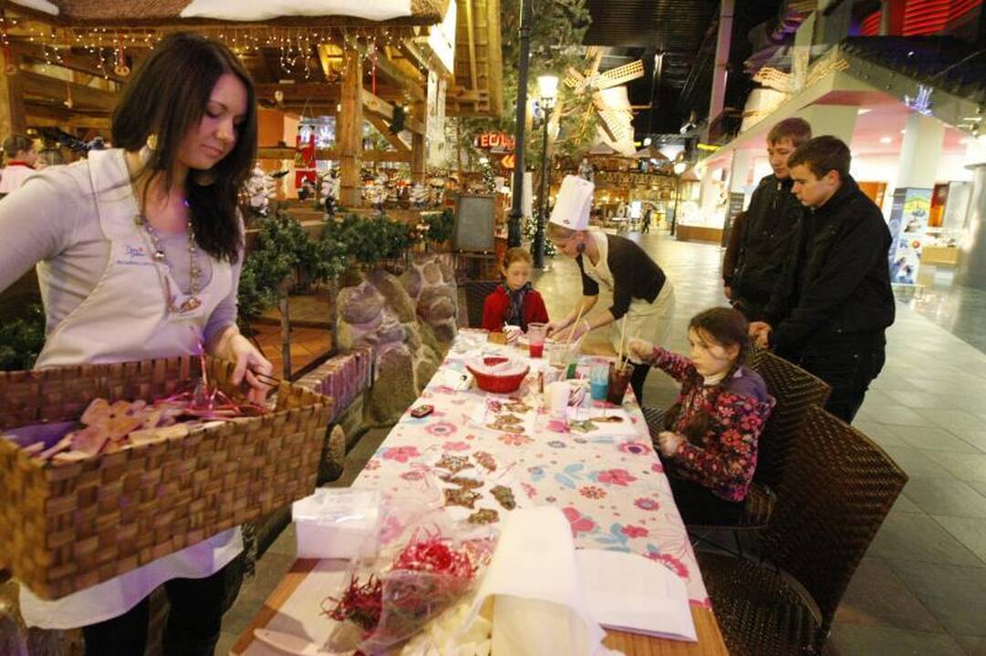 Klaipėdiečių vaikai veržėsi spalvinti meduolius