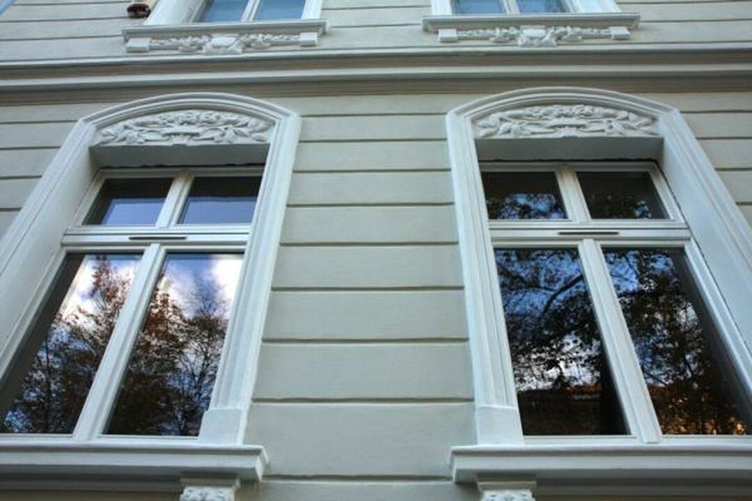 Restauratoriai J.Karoso muzikos mokyklai sugrąžino puošmenas