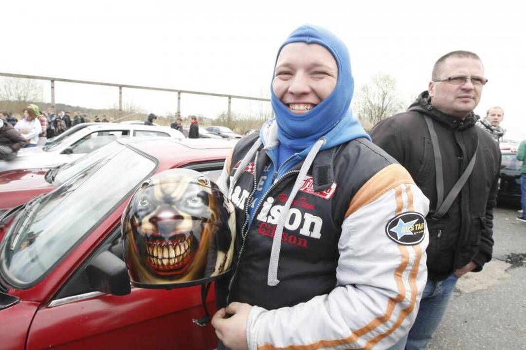 Veiviržėnuose pavasarį budino slalomas  