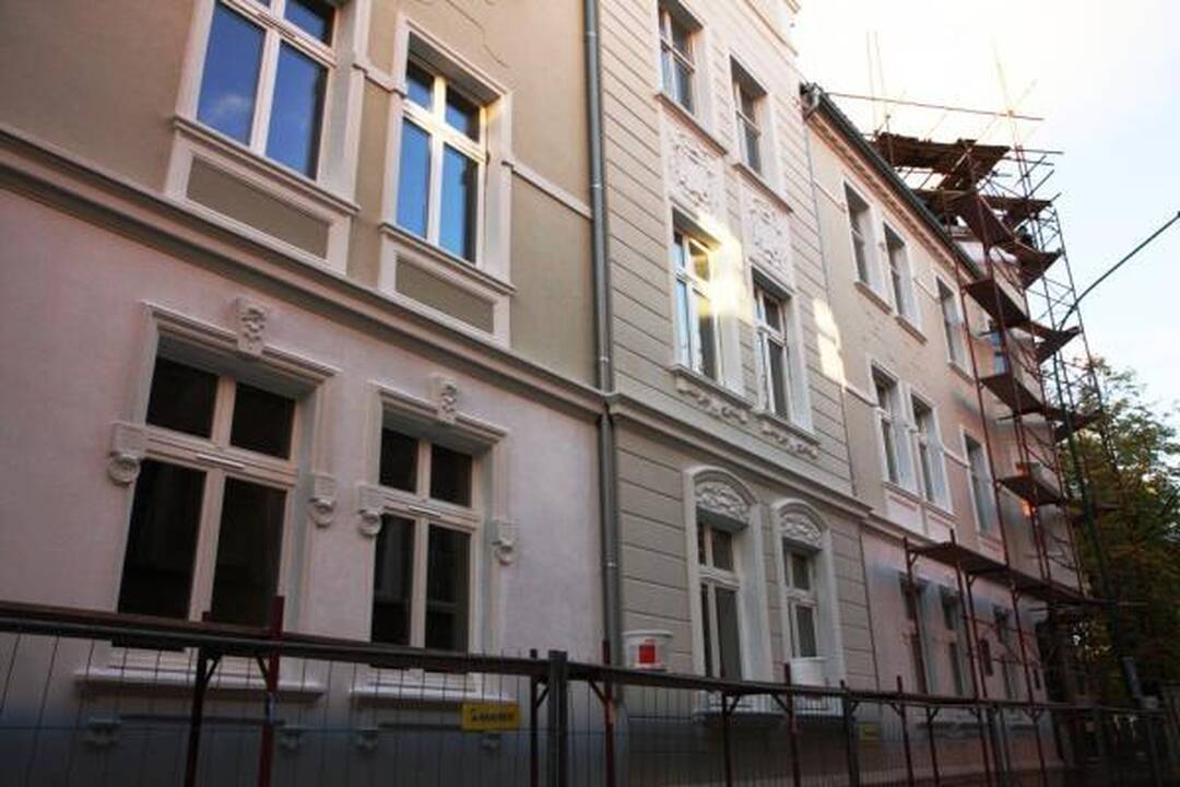 Restauratoriai J.Karoso muzikos mokyklai sugrąžino puošmenas