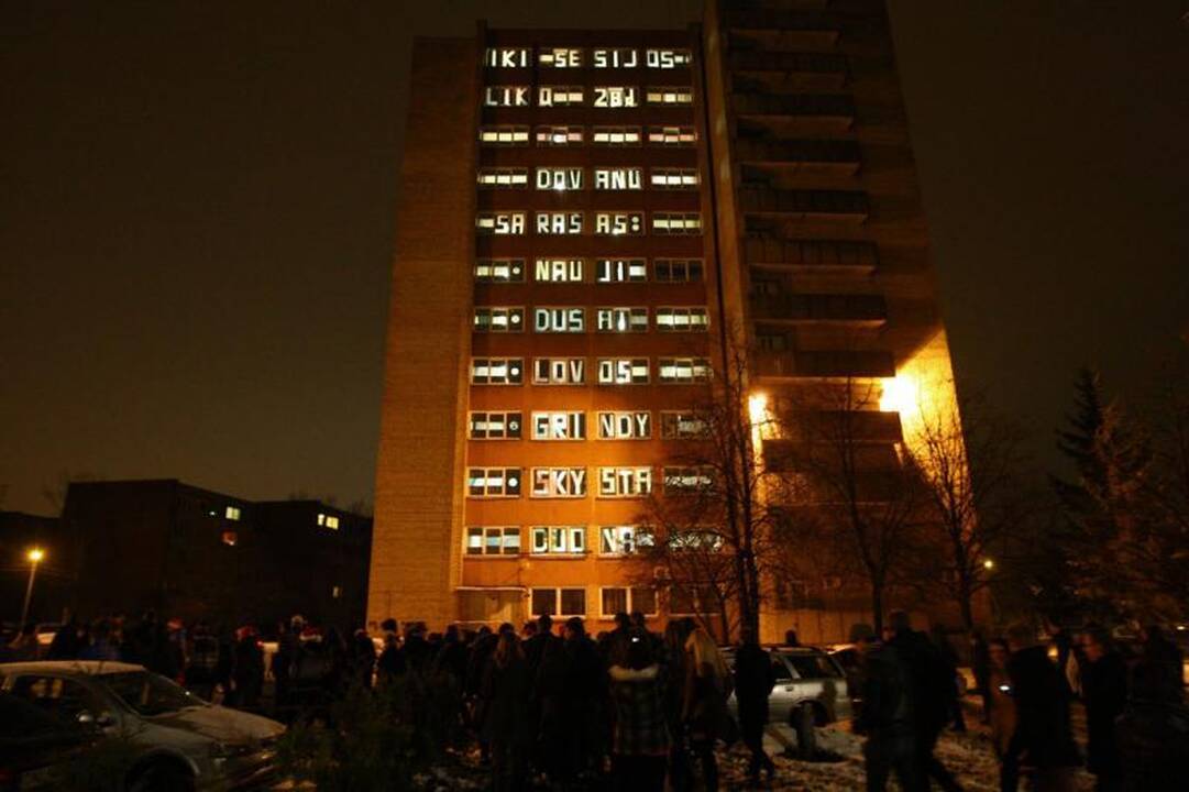 Studentų bendrabutis virto milžinišku kalėdiniu atviruku