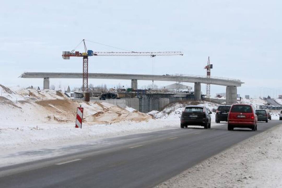 Dėl šalčio statybų darbai vyksta lėčiau