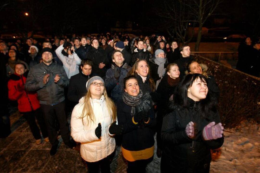 Studentų bendrabutis virto milžinišku kalėdiniu atviruku
