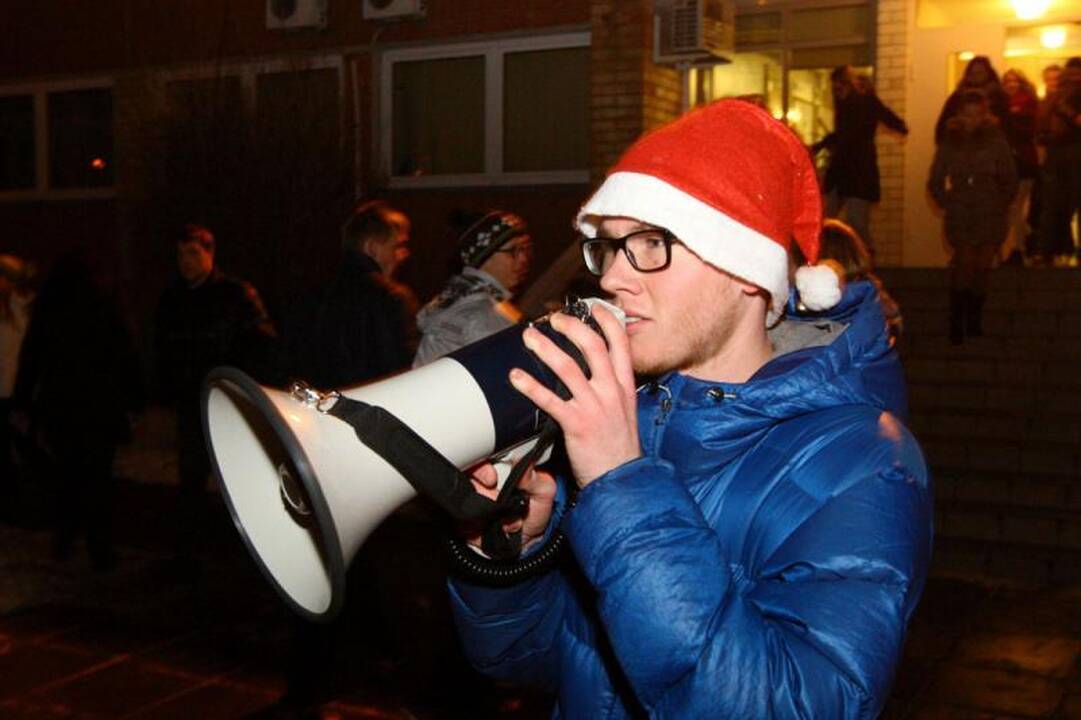 Studentų bendrabutis virto milžinišku kalėdiniu atviruku