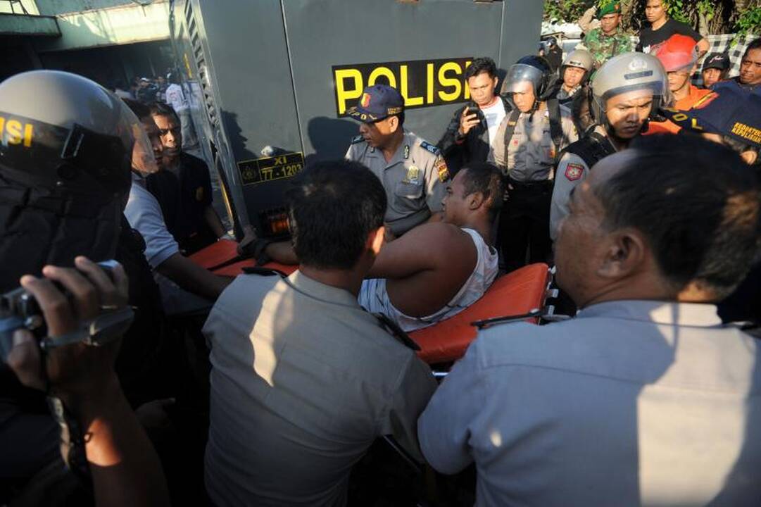 Indonezijos policija malšina kalinių riaušes Balyje