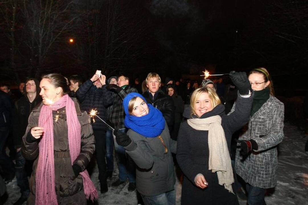 Studentų bendrabutis virto milžinišku kalėdiniu atviruku
