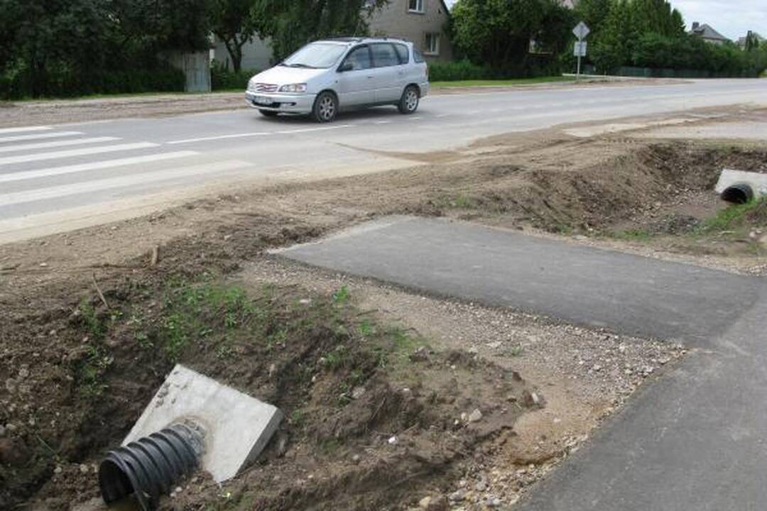 Domeikavoje nutiestas dviračių ir pėsčiųjų takas