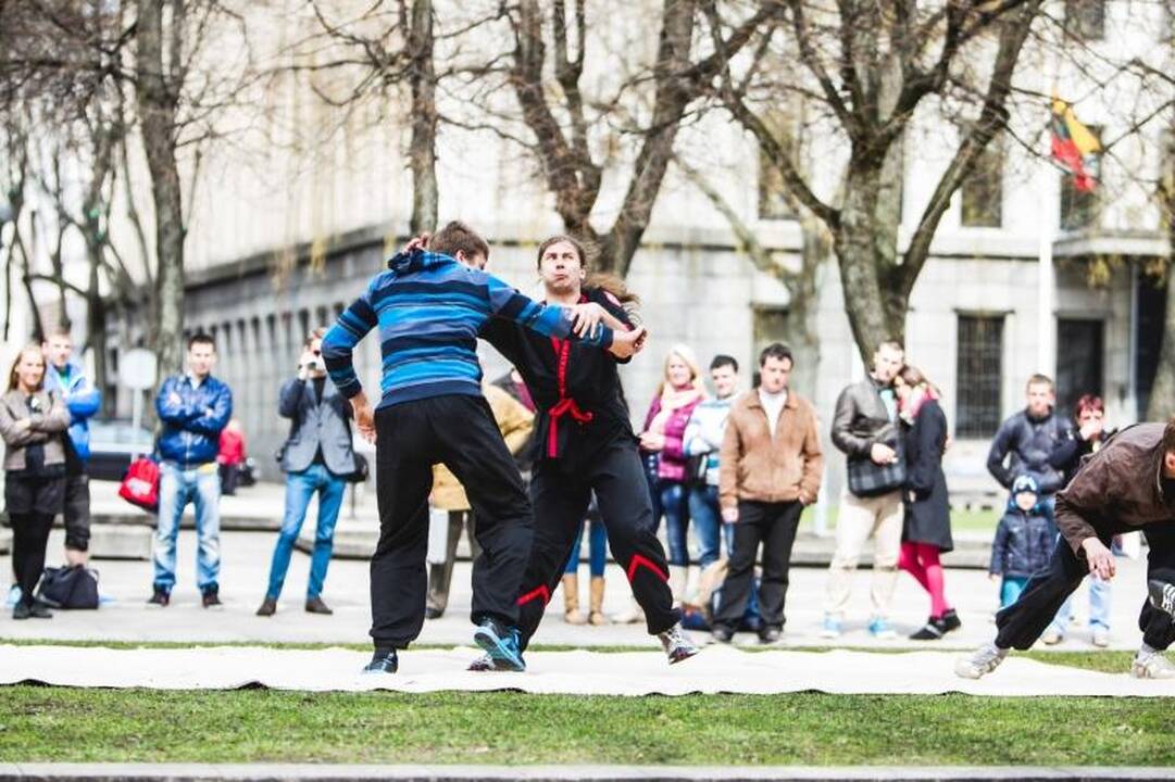 Miestiečiams išjudinti – šokiai, mankšta ir kovos menų treniruotė