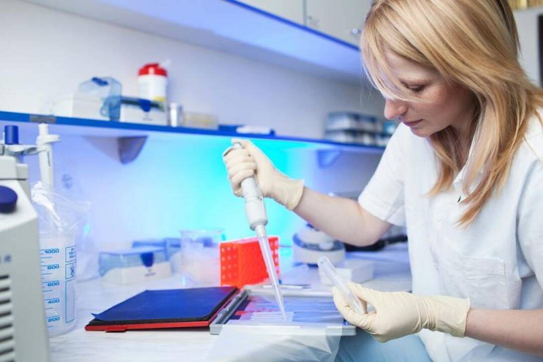 Prancūzai vėžį užsiundė ŽIV viruso mutantu   