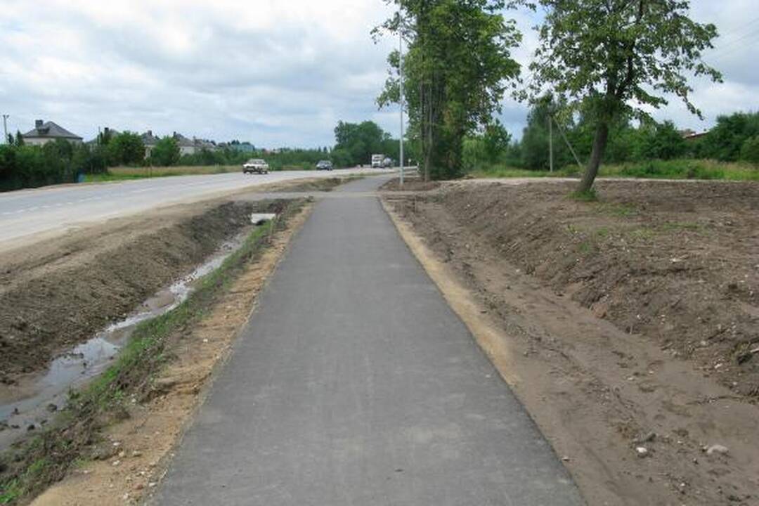 Domeikavoje nutiestas dviračių ir pėsčiųjų takas