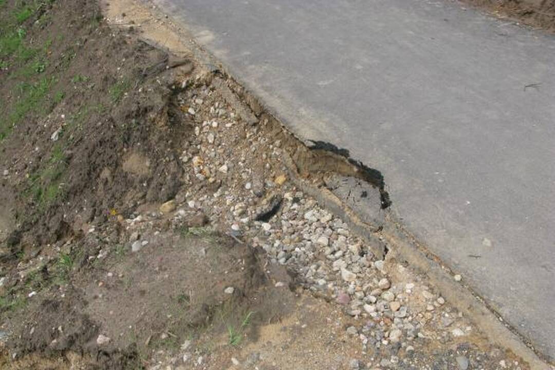 Domeikavoje nutiestas dviračių ir pėsčiųjų takas
