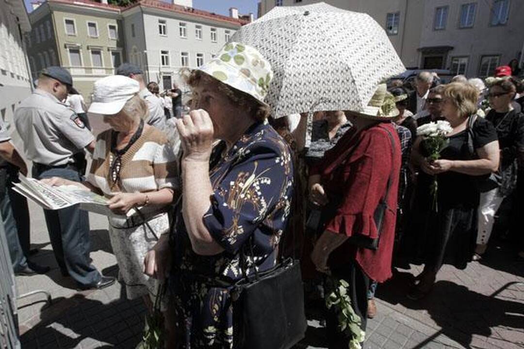 A.Brazausko laidotuvės - gedulas išsisklaido už kampo