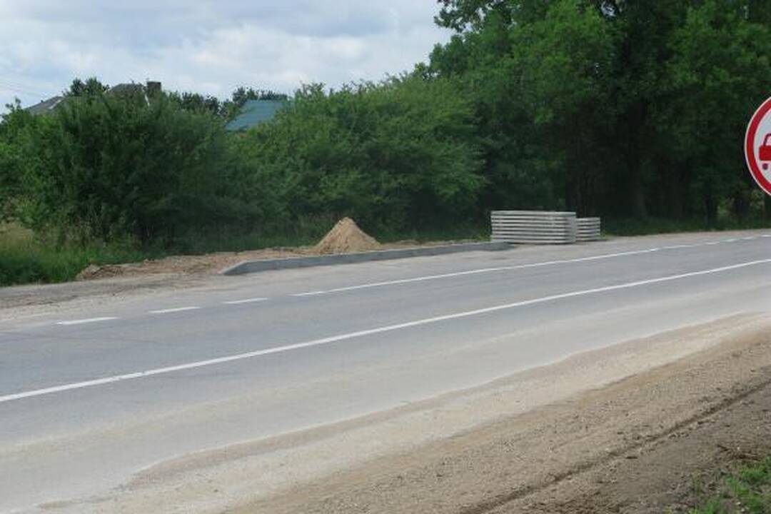Domeikavoje nutiestas dviračių ir pėsčiųjų takas