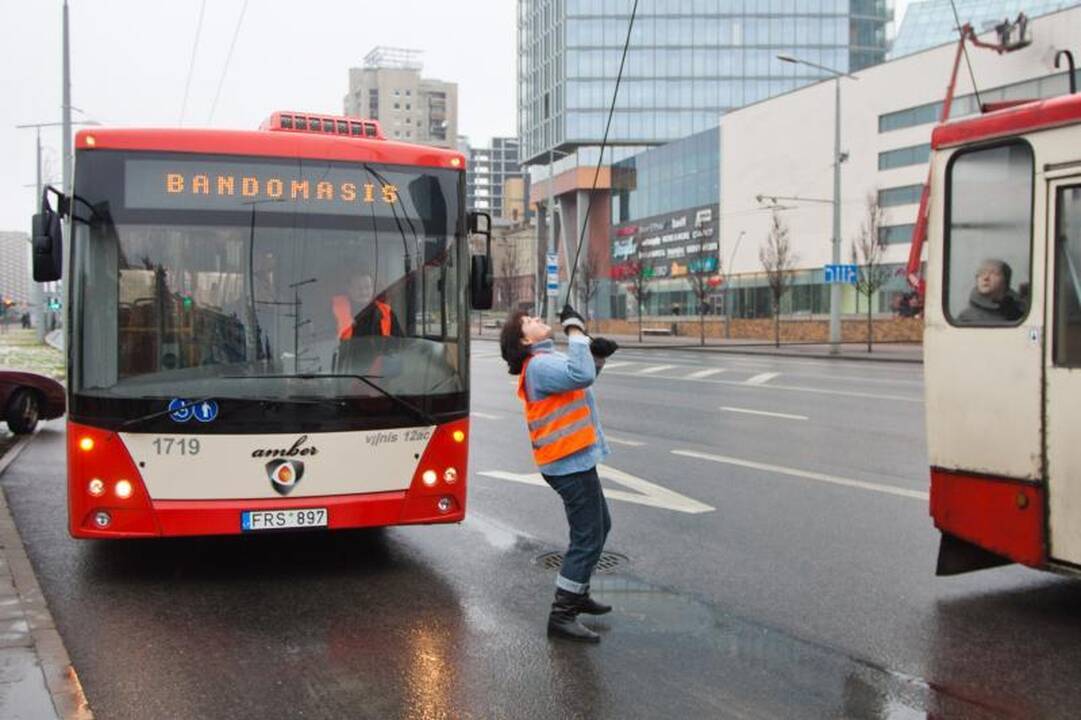 Klaipėdoje mokytojai mitingavo prieš algų mažėjimą