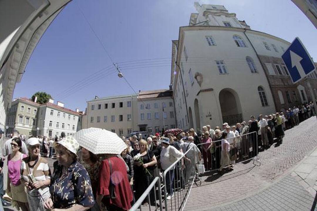 A.Brazausko laidotuvės - gedulas išsisklaido už kampo