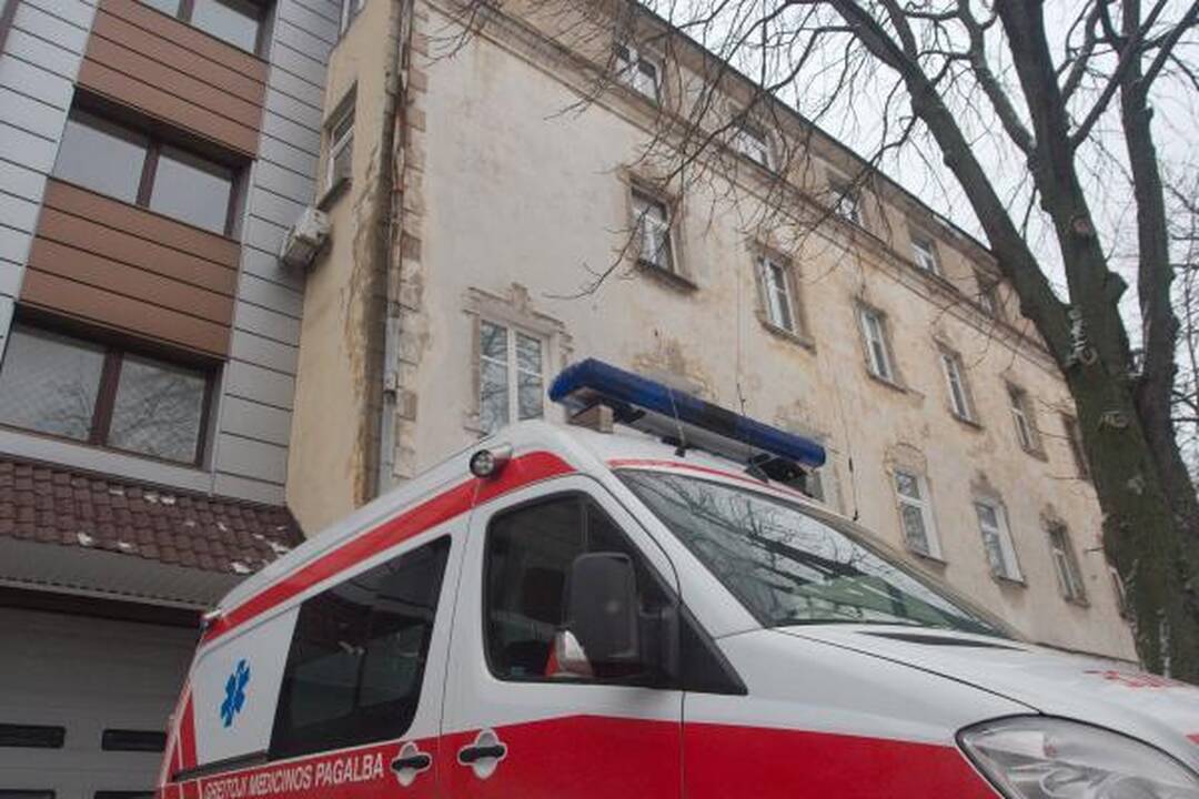 Vilniuje užsimušė iš ketvirto aukšto iškritusi trimetė