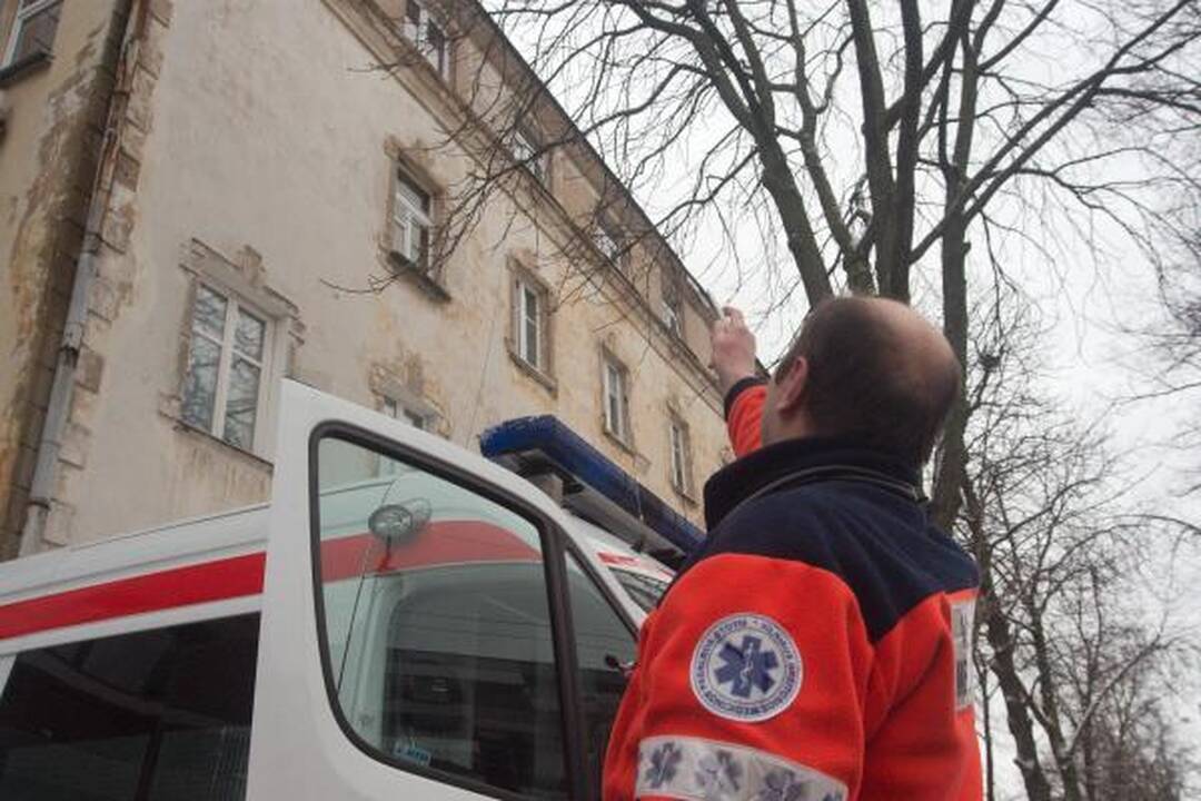 Vilniuje užsimušė iš ketvirto aukšto iškritusi trimetė
