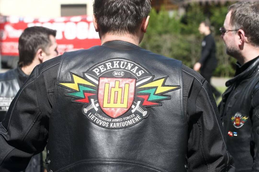 Triukšminga kolona sostinės gatvėse atidarytas baikerių sezonas