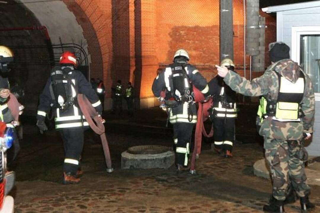 Tunelyje sukėlė tariamą gaisrą (papildyta)