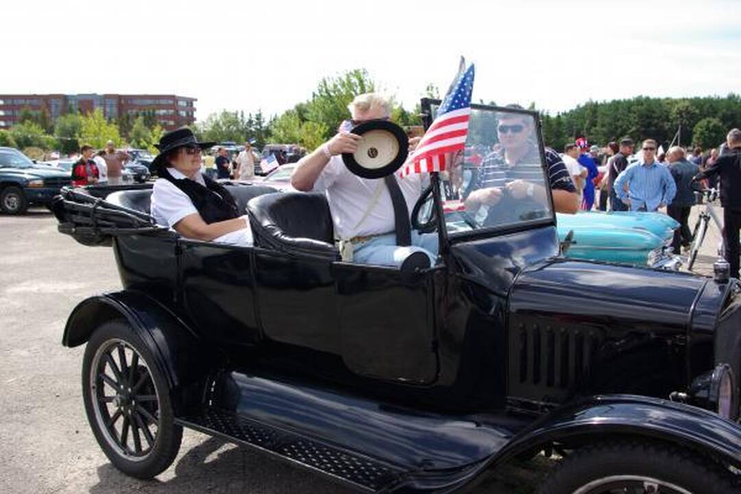 Palangoje rinksis amerikietiškų automobilių mėgėjai (programa)