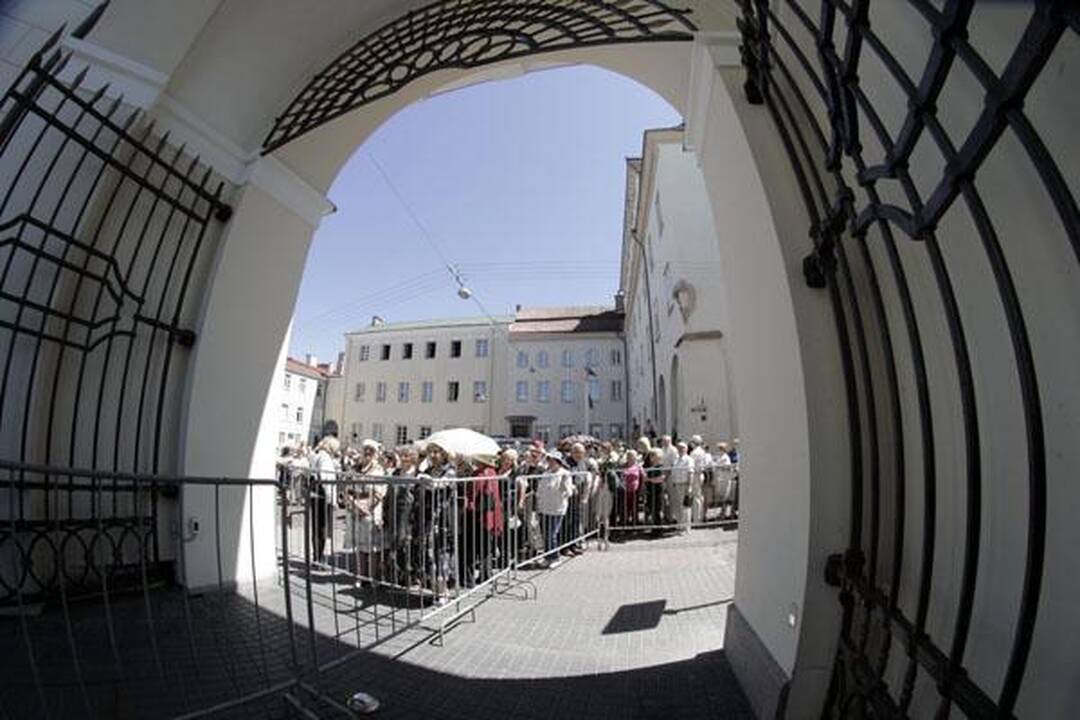 A.Brazausko laidotuvės - gedulas išsisklaido už kampo