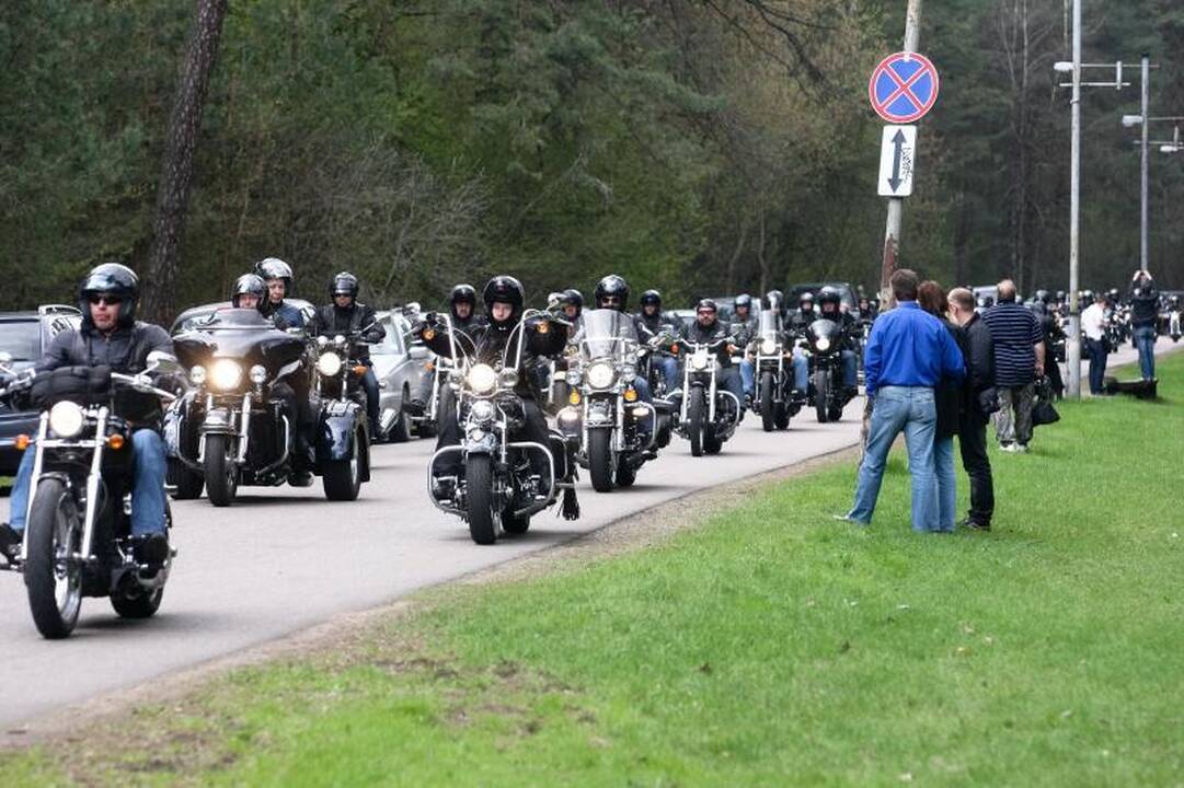 Triukšminga kolona sostinės gatvėse atidarytas baikerių sezonas