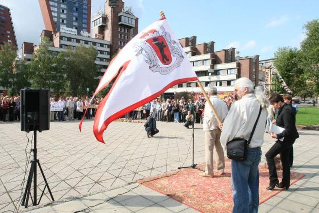 Klaipėdoje mokytojai mitingavo prieš algų mažėjimą