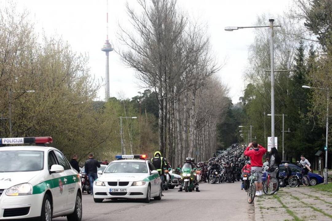 Triukšminga kolona sostinės gatvėse atidarytas baikerių sezonas