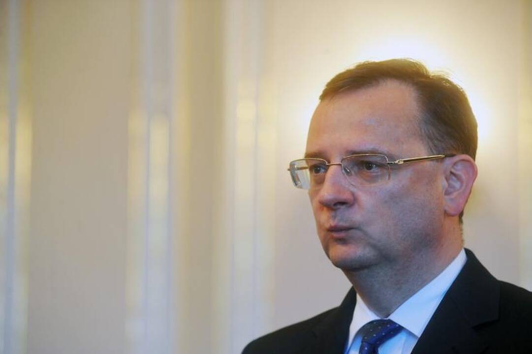 Čekijos premjeras atsistatydino dėl korupcijos ir šnipinėjimo skandalo
