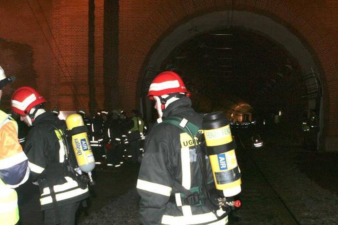 Tunelyje sukėlė tariamą gaisrą (papildyta)