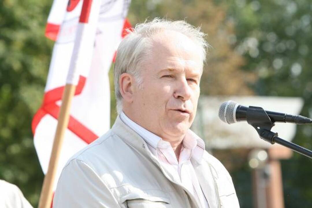 Klaipėdoje mokytojai mitingavo prieš algų mažėjimą