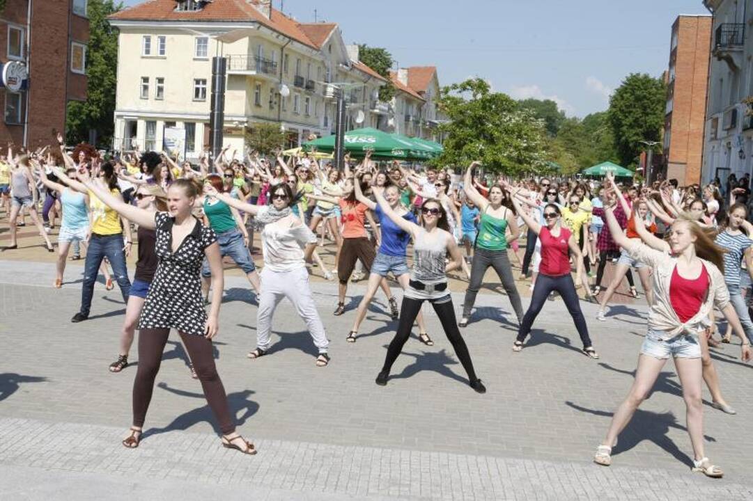 Klaipėdos moksleivius suvienijo 7 minučių šokis