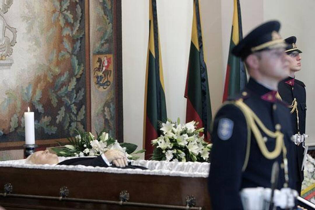 A.Brazausko laidotuvės - gedulas išsisklaido už kampo