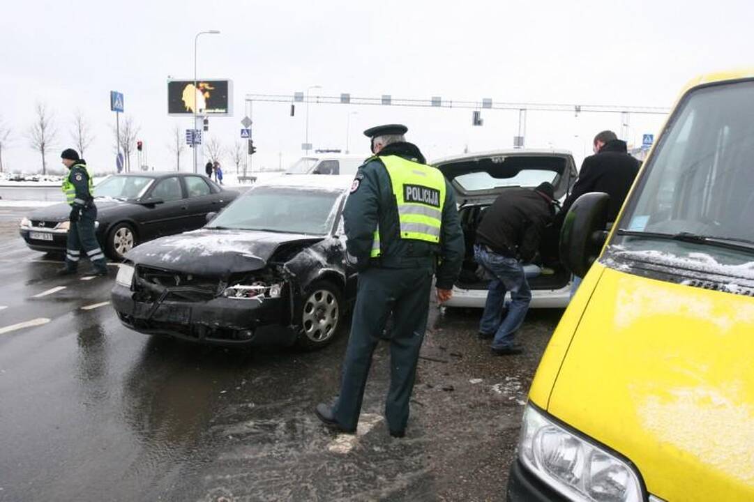 Vilniuje per avariją šalia „Akropolio“ nukentėjo du vaikai